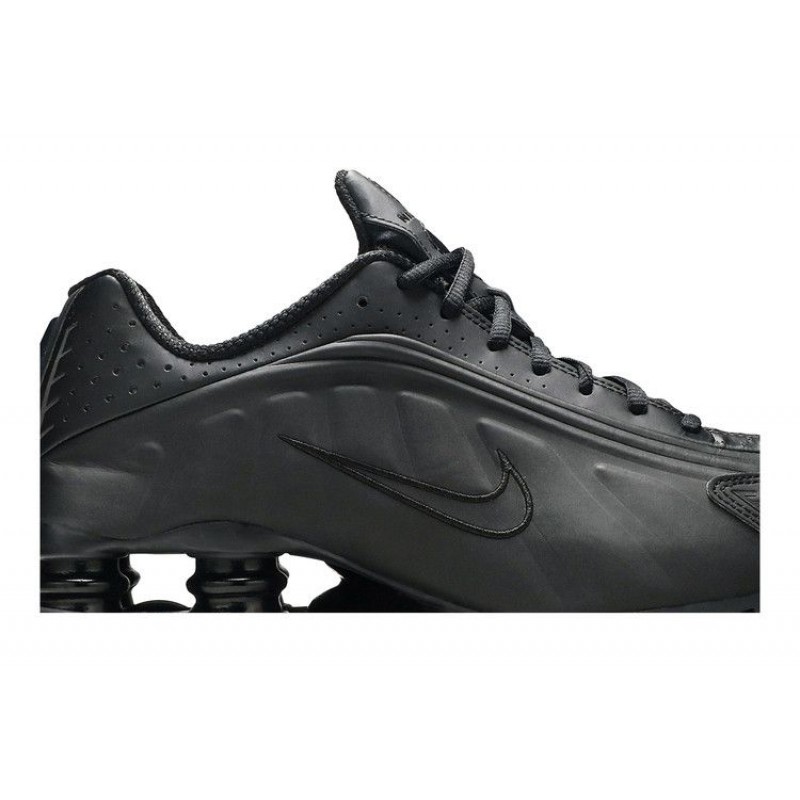 Shox R4 'Triple Black' Shox R4 'Triple Black'
