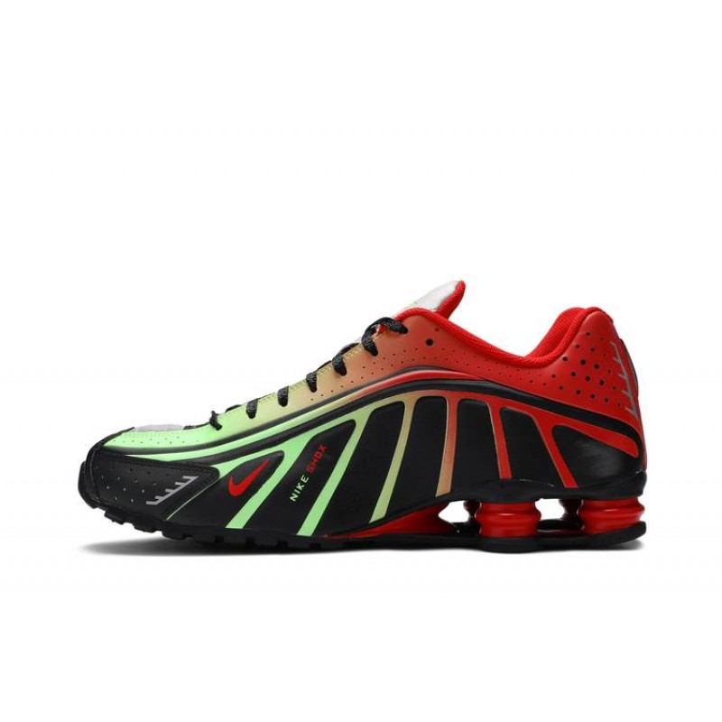 Neymar Jr. x Shox R4 'São Paulo Markets' Neymar Jr. x Shox R4 'São Paulo Markets'