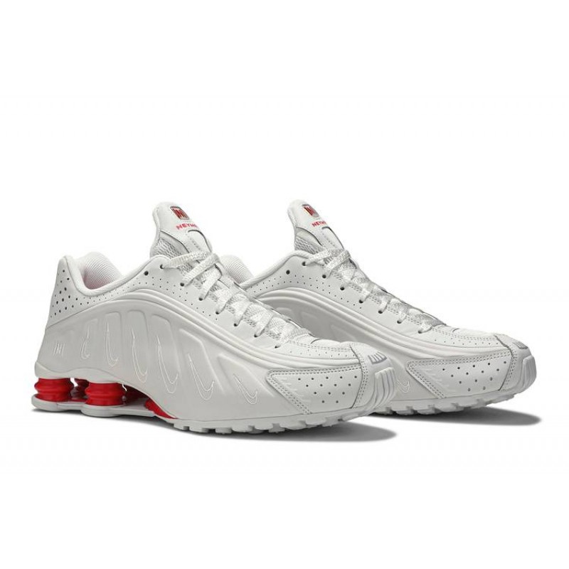 Neymar Jr. x Shox R4 'Platinum Tint' Neymar Jr. x Shox R4 'Platinum Tint'
